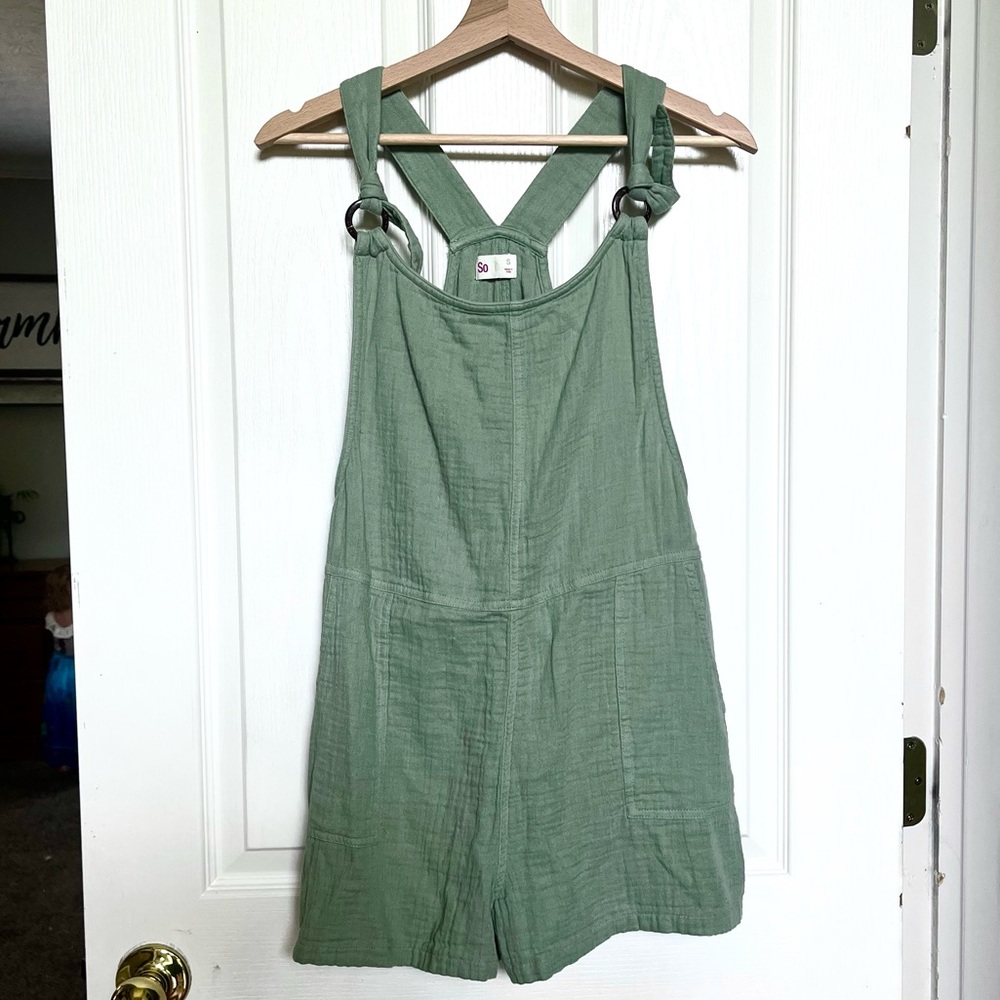 Sage Green So boho romper size small with pockets!
